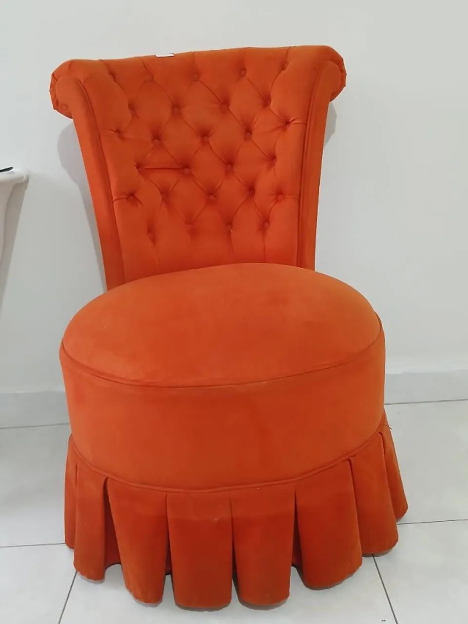 Poltrona laranja estilo vintage 