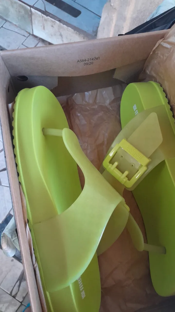 chinelo melissa cozy flip flop verde