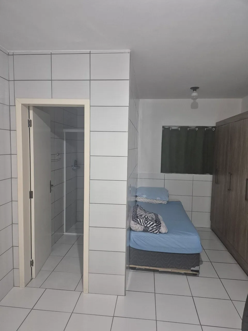 Divido Quarto com Estudante (apenas mulheres) próximo a UFSC