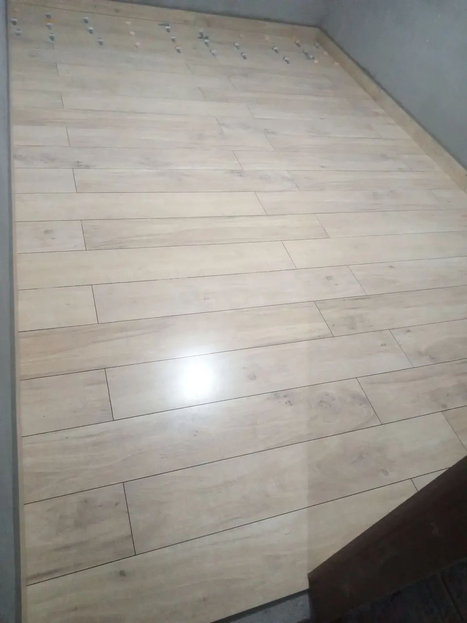 Pisos e azulejos cerâmicos e porcelanatos  - Foto 3