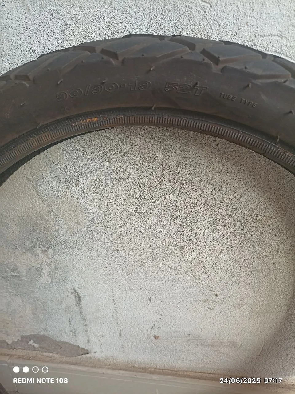Pneu dianteiro da Bros 190