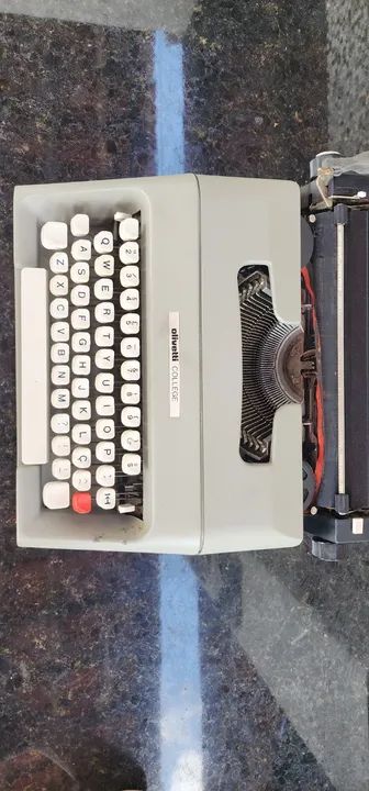Máquina de datilografia Olivetti College - Foto 4