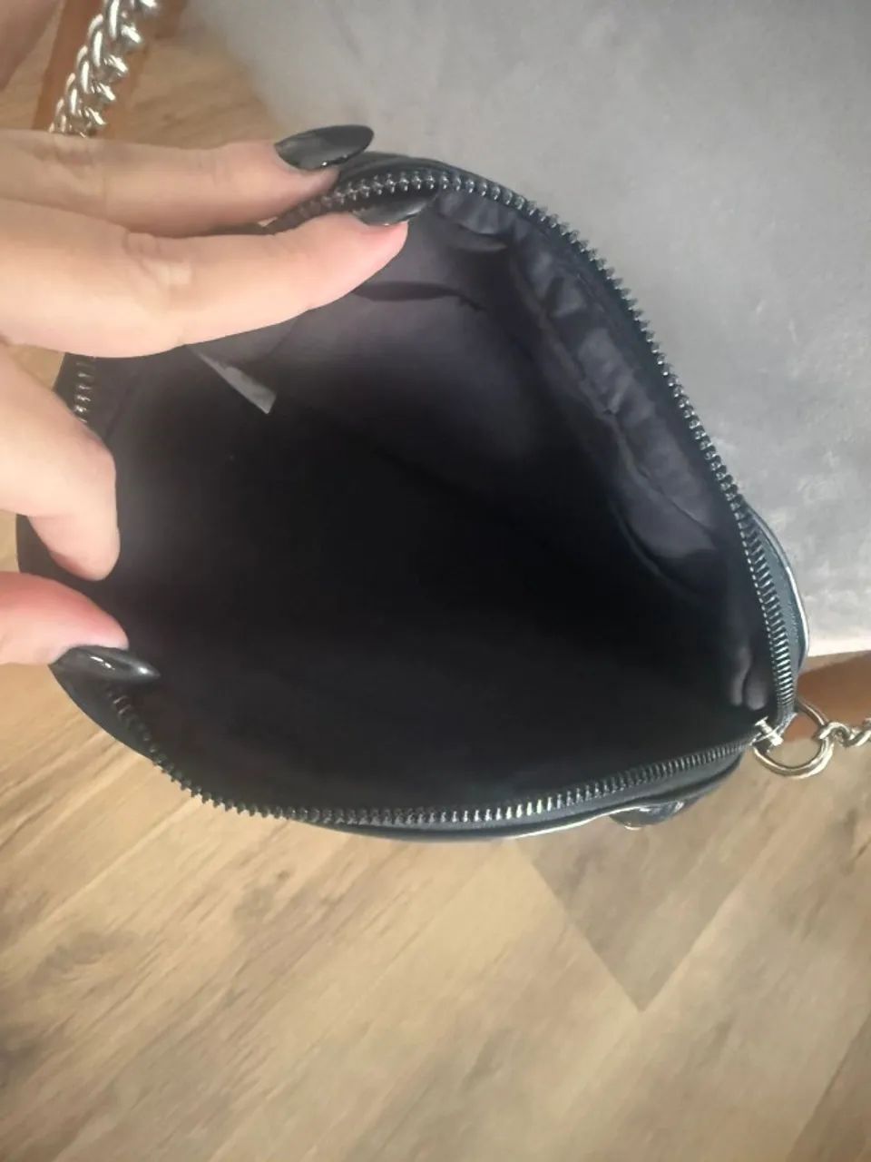 Bolsa Feminina Preta com Corrente | Bom Estado - Foto 3