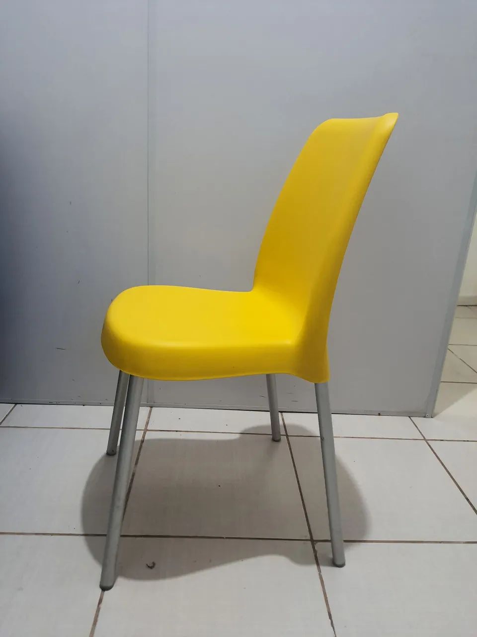 Cadeira de Escritório -  Plástico Amarela