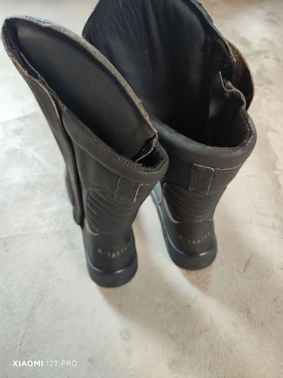 Botas de Couro Preto - Foto 2