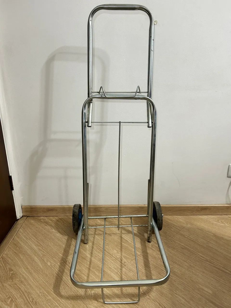 CARRINHO DE CARGA DOBRÁVEL ACOMPANHA BOLSA SACOLA DE LONA - Foto 3