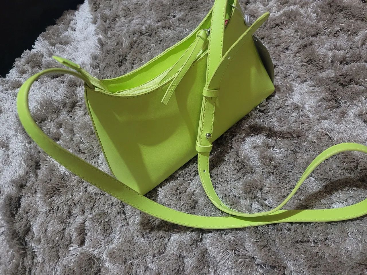 Bolsa Arezzo Verde Neon - Foto 2