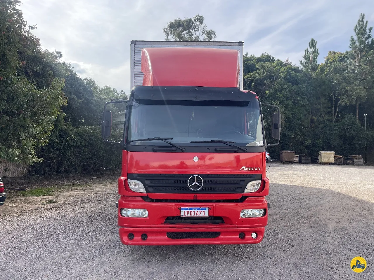 Caminhão Mercedes-Benz Atego 2425 - Baú