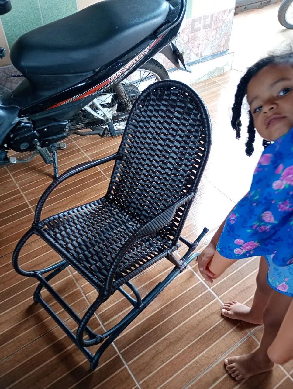 Vendo essa cadeira nova de balanço infantil  - Foto 2