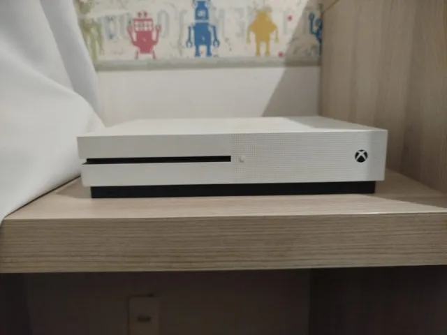 Xbox one s 1 tb+ 3 jogos