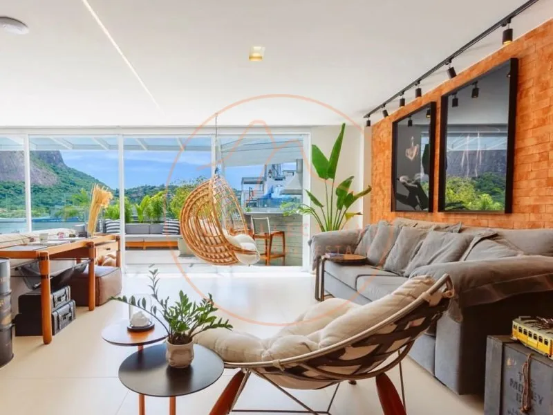 Cobertura com piscina e vista para as montanhas no Jardim Oceânico