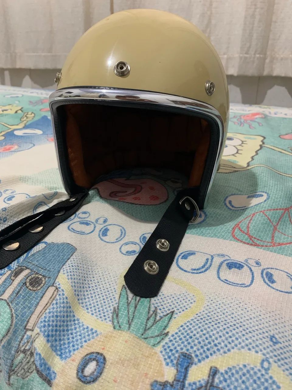 Capacete HEZ artesanal bege - Foto 2