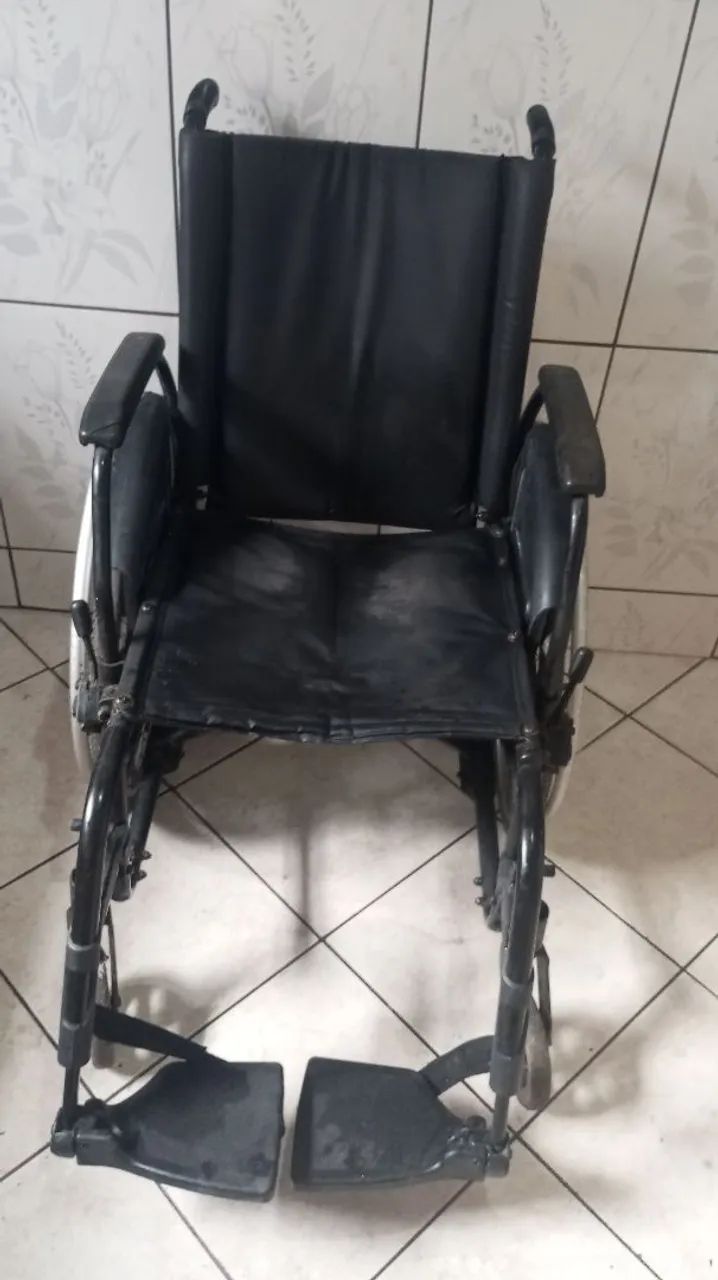 Cadeira de rodas. - Foto 3