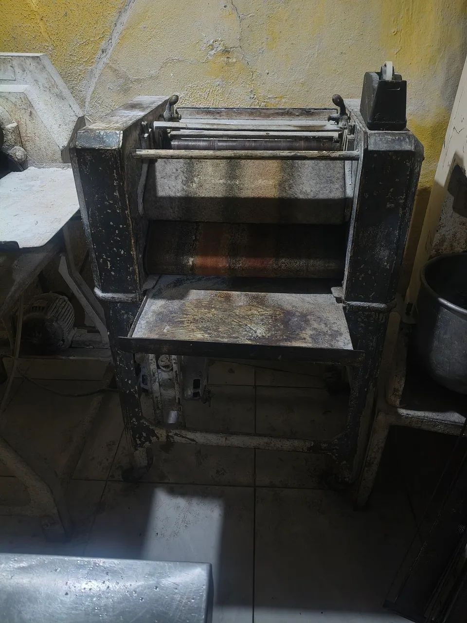 Modeladora de pães 