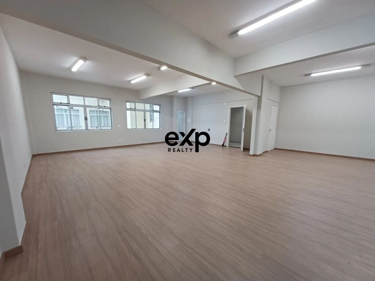 Duas Salas Comerciais Unificadas com 84,70 m² no Centro de Curitiba - Foto 5