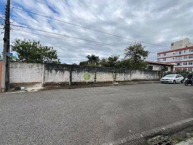 Terreno com 1.427m² - Locação em Coqueiros. - Foto 2
