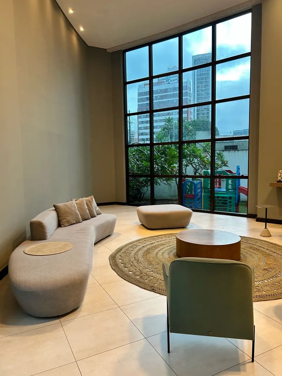 Apto mobiliado , 2 quartos, suite , varanda, lazer, - Foto 2