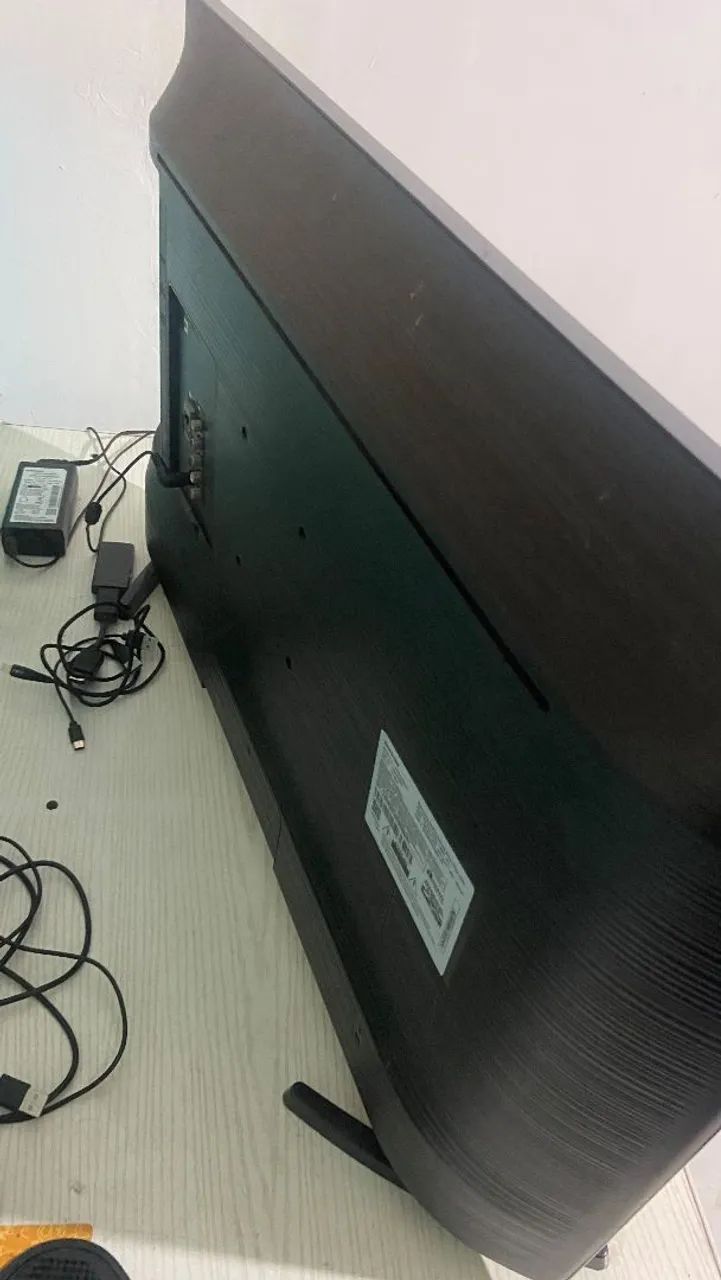 Vendo TV smart, 32 polegadas nova ,apenas tirada da cx para enfeite .