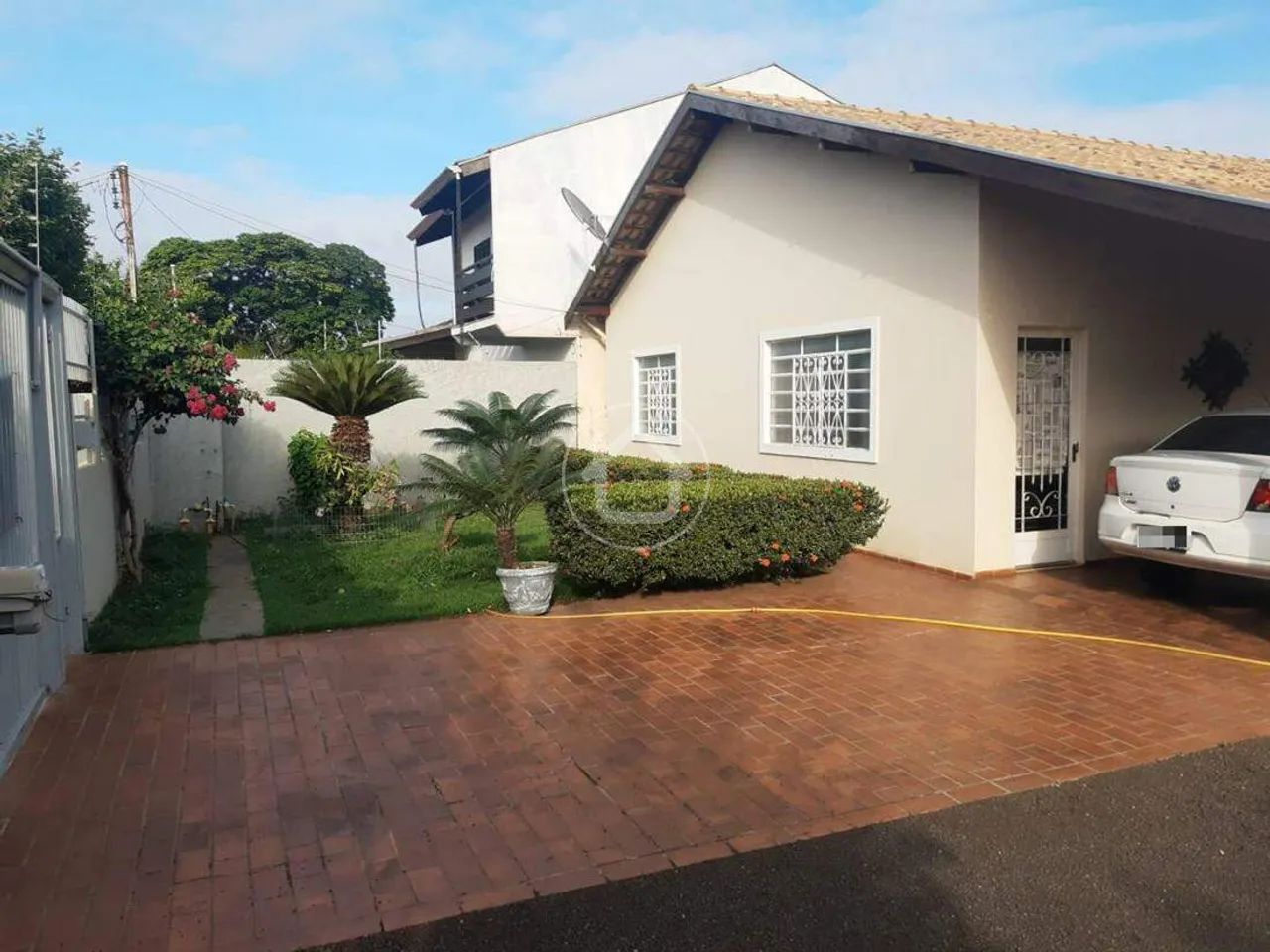CASA COM AMPLO TERRENO E ESPAÇO PARA FESTAS - Foto 2