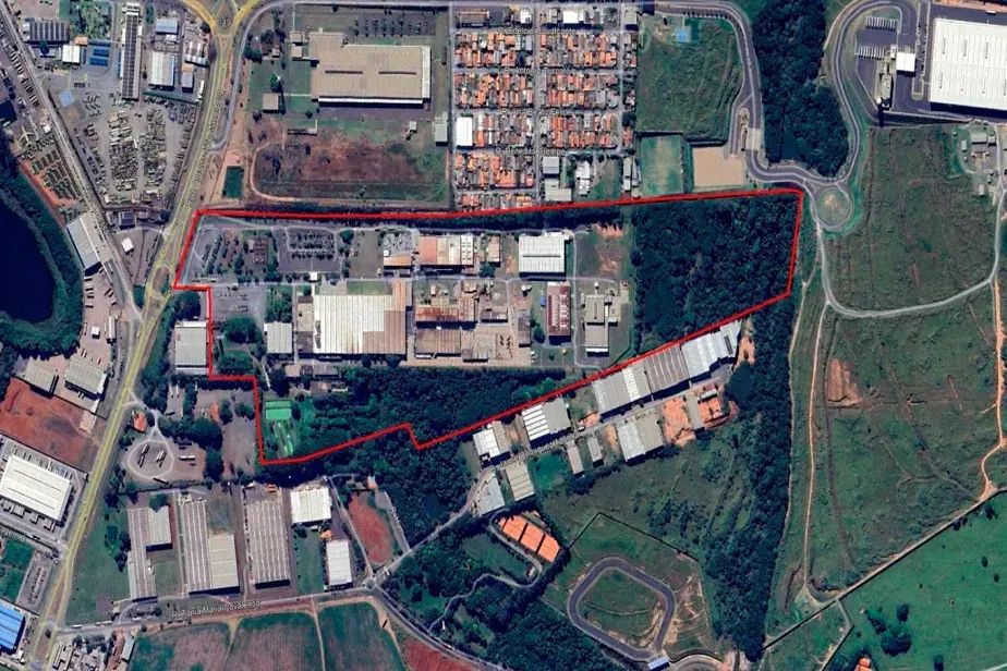 Galpões e Lotes em condomínio industrial