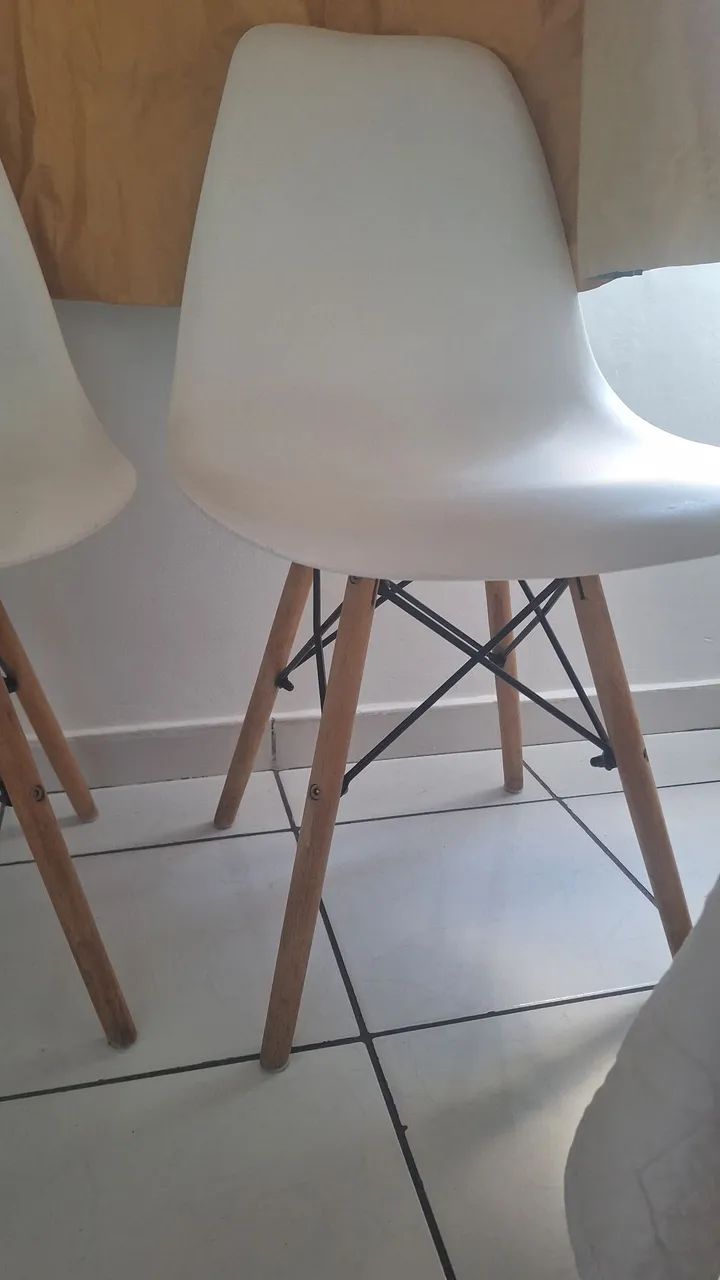2 cadeiras brancas - Foto 3
