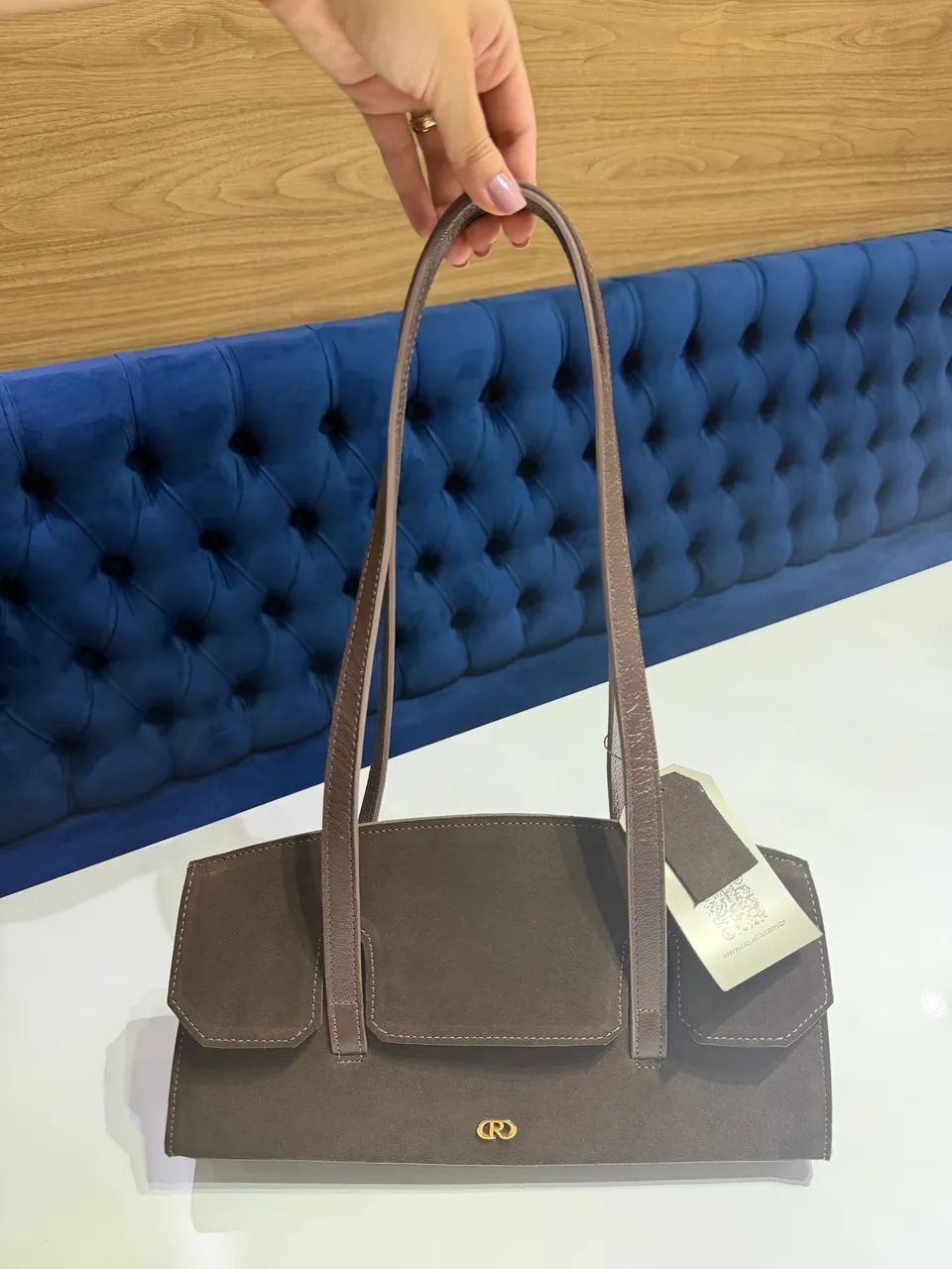 Bolsa em couro camurça marrom café baguete