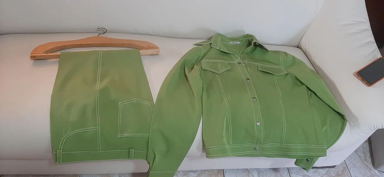 Conjunto verde - calça e jaqueta - Foto 3