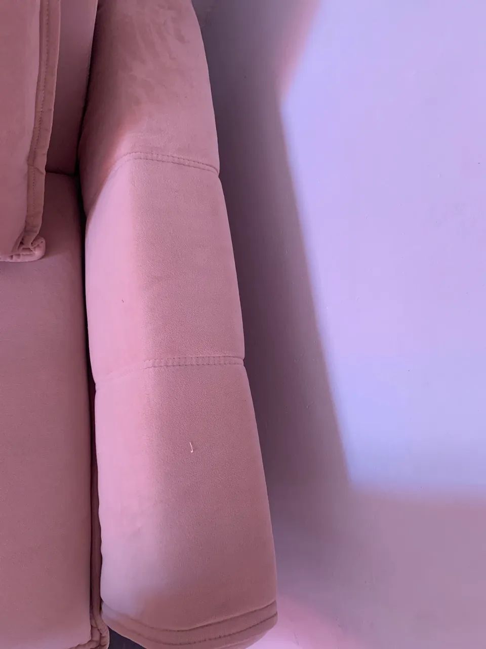 Sofá rose 4 lugares muito conservado  - Foto 5
