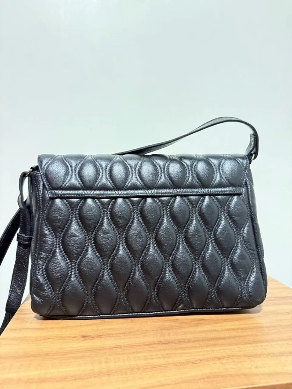 Bolsa em couro legítimo na cor preta - Foto 4