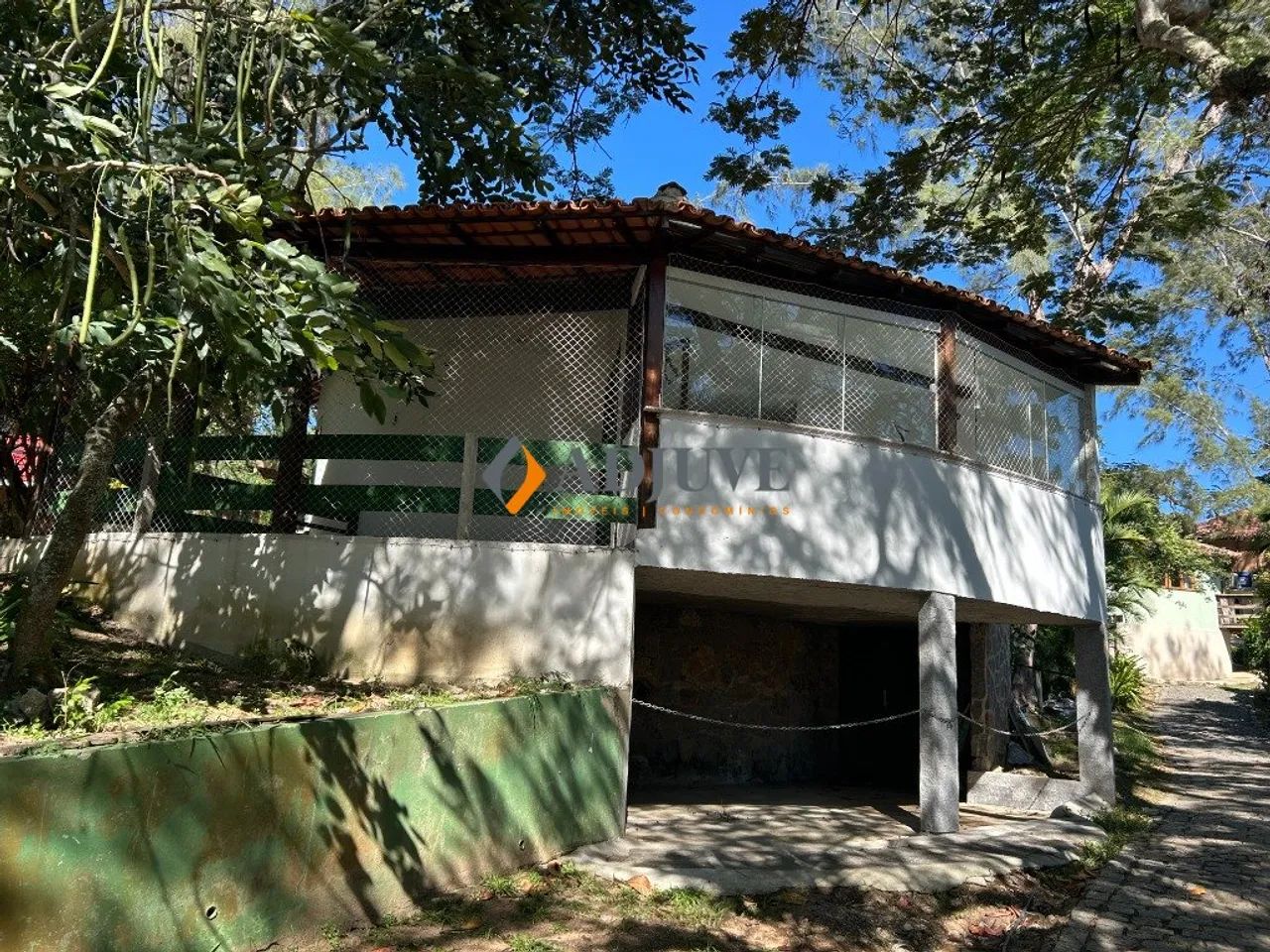 Casa em condomínio, 03 quarto sendo 01 suite
