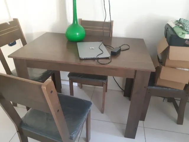mesa com 4 cadeiras