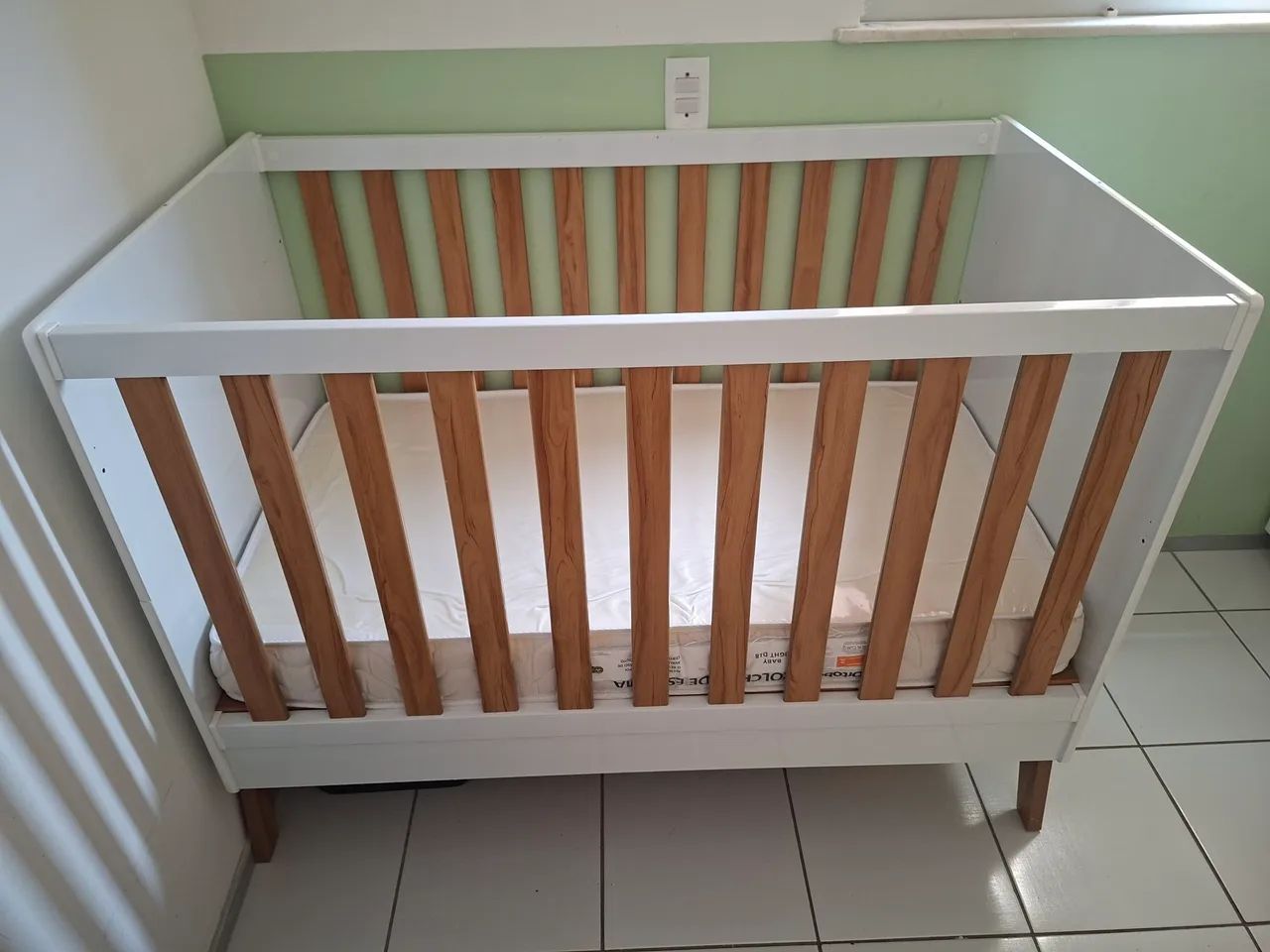 Berço e colchão semi novo