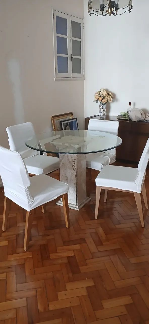 Mesa tampo de vidro c/ base em mármore + 4 cadeiras