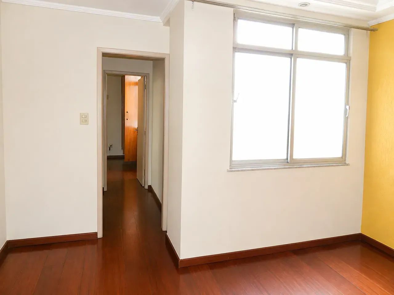 Quarto e Sala + Cômodo Extra no Centro | Portaria 24h - Foto 3