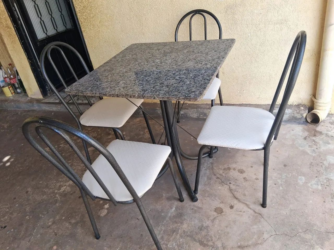 Mesa com 4 cadeiras valor $ 399  reais - Foto 4