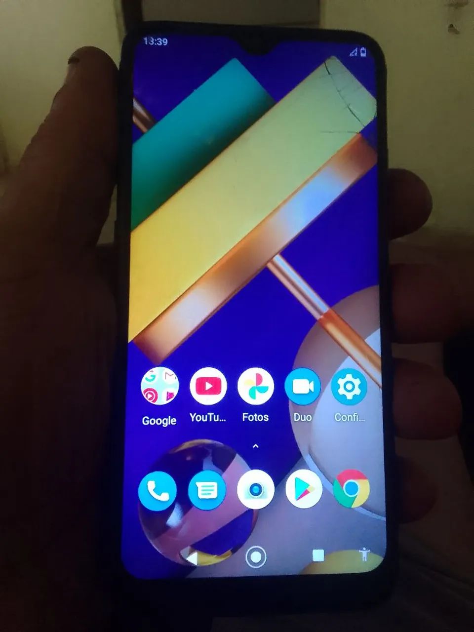 LG k22+ 64gb 4 de ram leve trincado funcionando perfeitamente 
