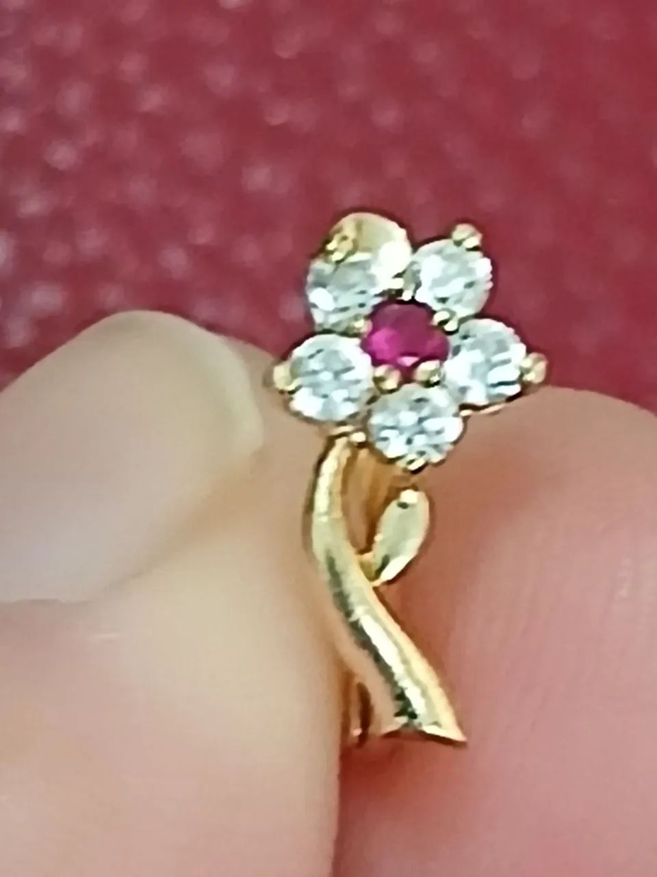Piercing  flor com rubi ouro 18k 750 0,7g - Foto 3