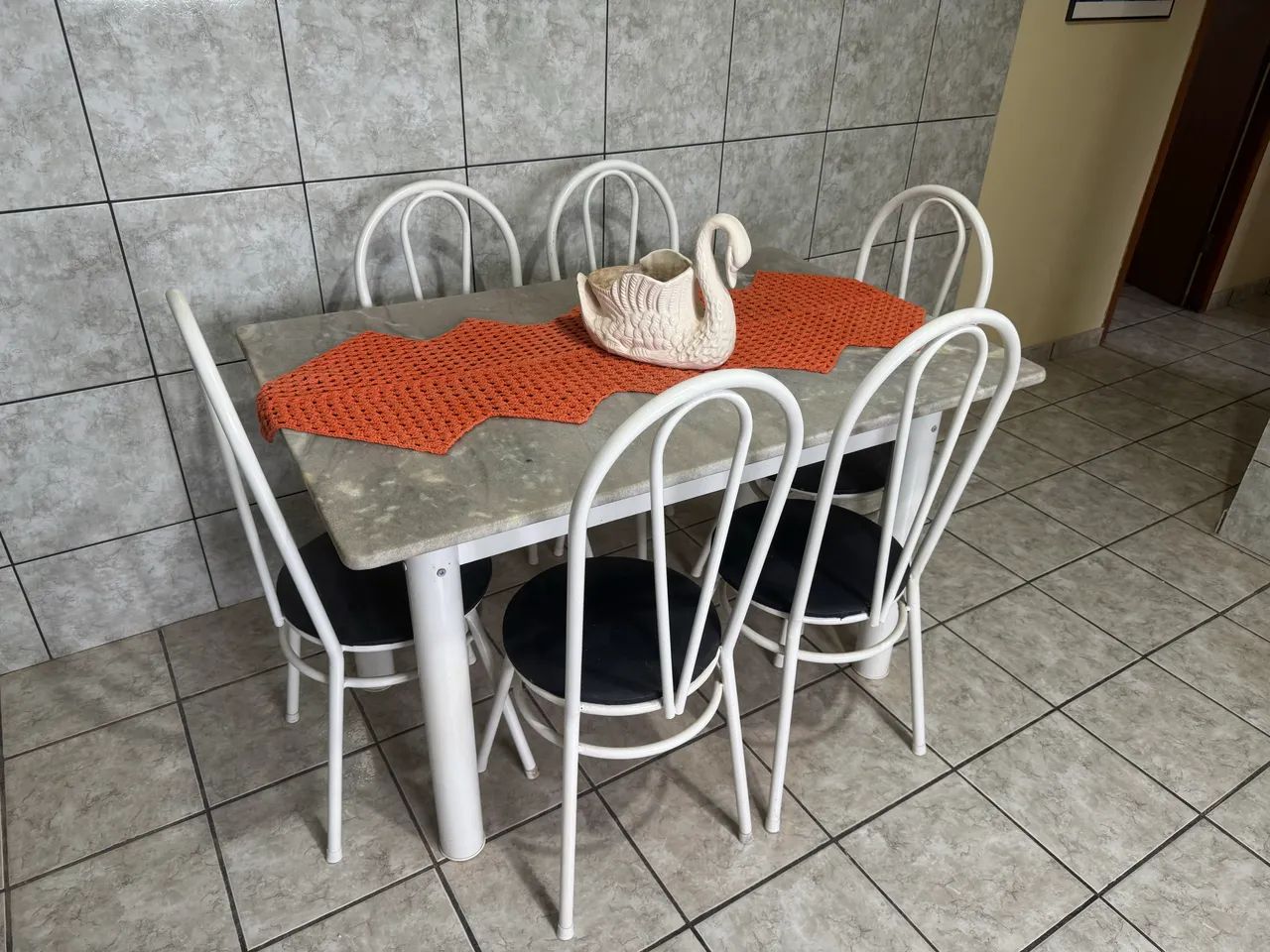 Mesa de cozinha com tampo de mármore + 6 cadeiras - Ótimo estado