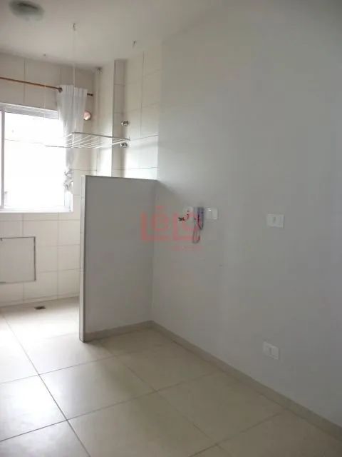 Kitnet para alugar na Zona 07 em Maringá, no Edifício Auri Verde, com garagem coberta - Foto 4