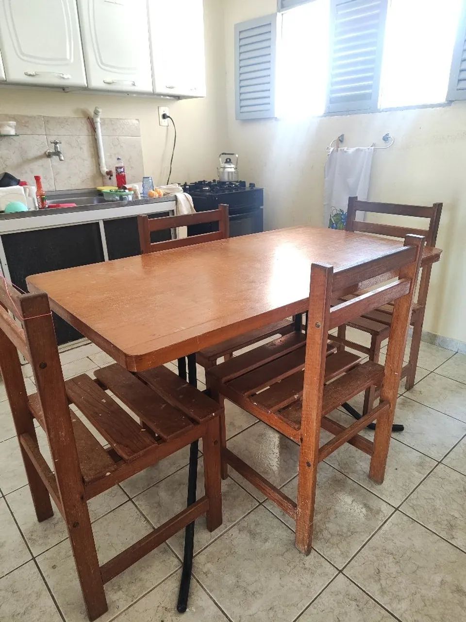 Mesa com cadeira 