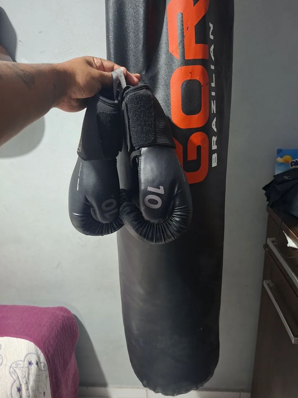 Vende-se saco de pancadas + luvas