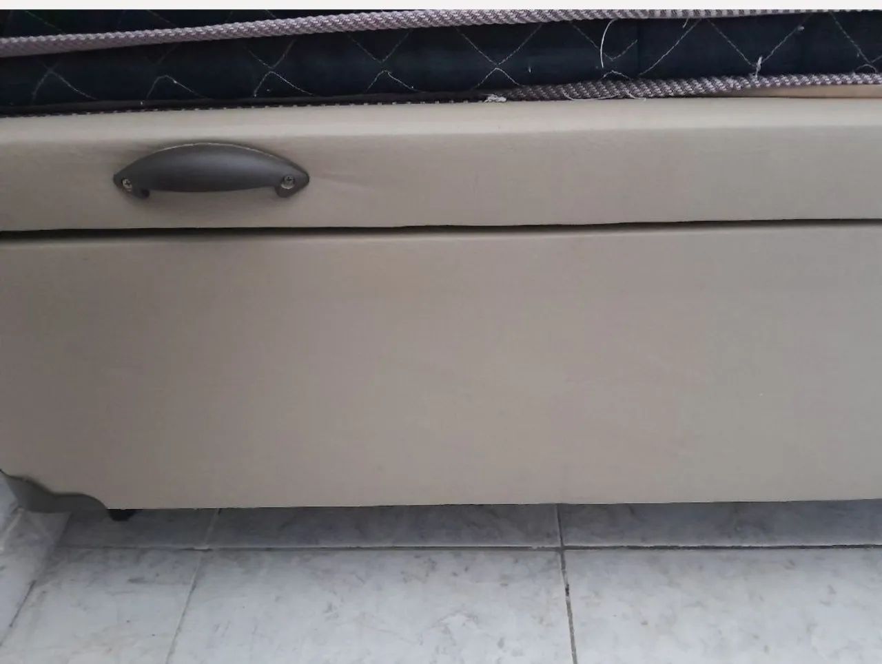 Cama baú box casal - avaria no pé  com Colchão  - Foto 3