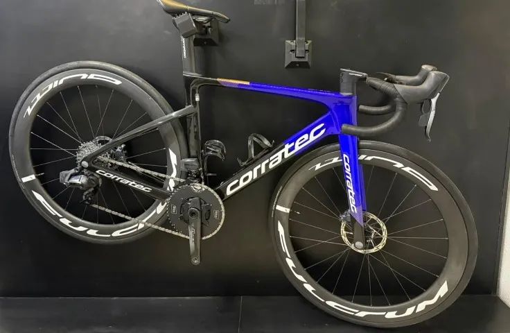 Bicicleta alemã Corratec CCT EVO Sram Force AXS 12v