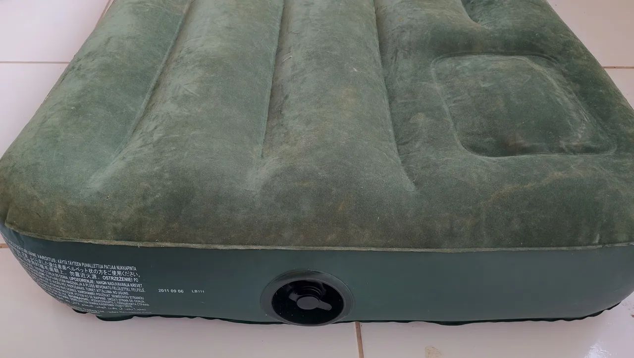 Colchão solteiro inflável ideal para casa e piscina  - Foto 4