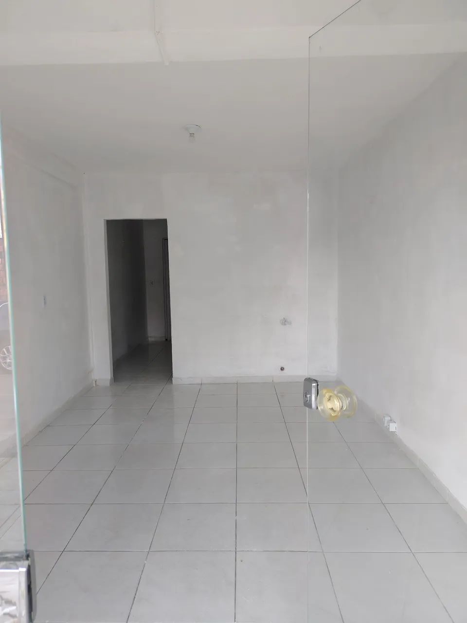 Alugo ponto de comércio 13m de fundo com 3m de frente  - Foto 2