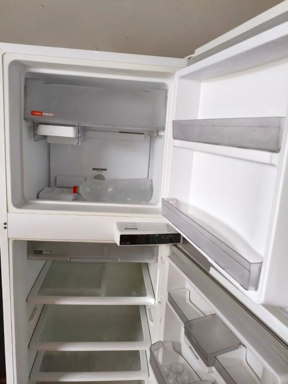 Hoje barato geladeira seminova entrego dou garantia  - Foto 2