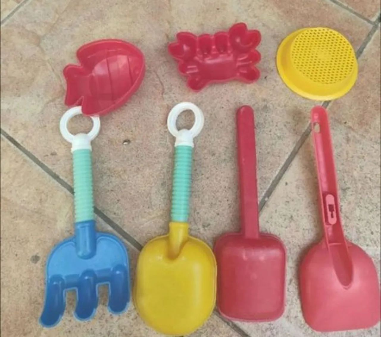Kit brinquedos de praia e piscina diversos  - Foto 2