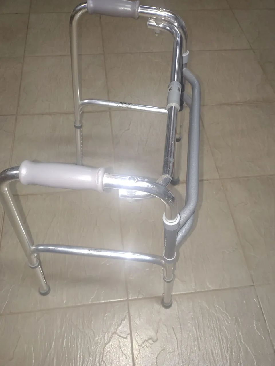 Andador para idoso ajustável!!