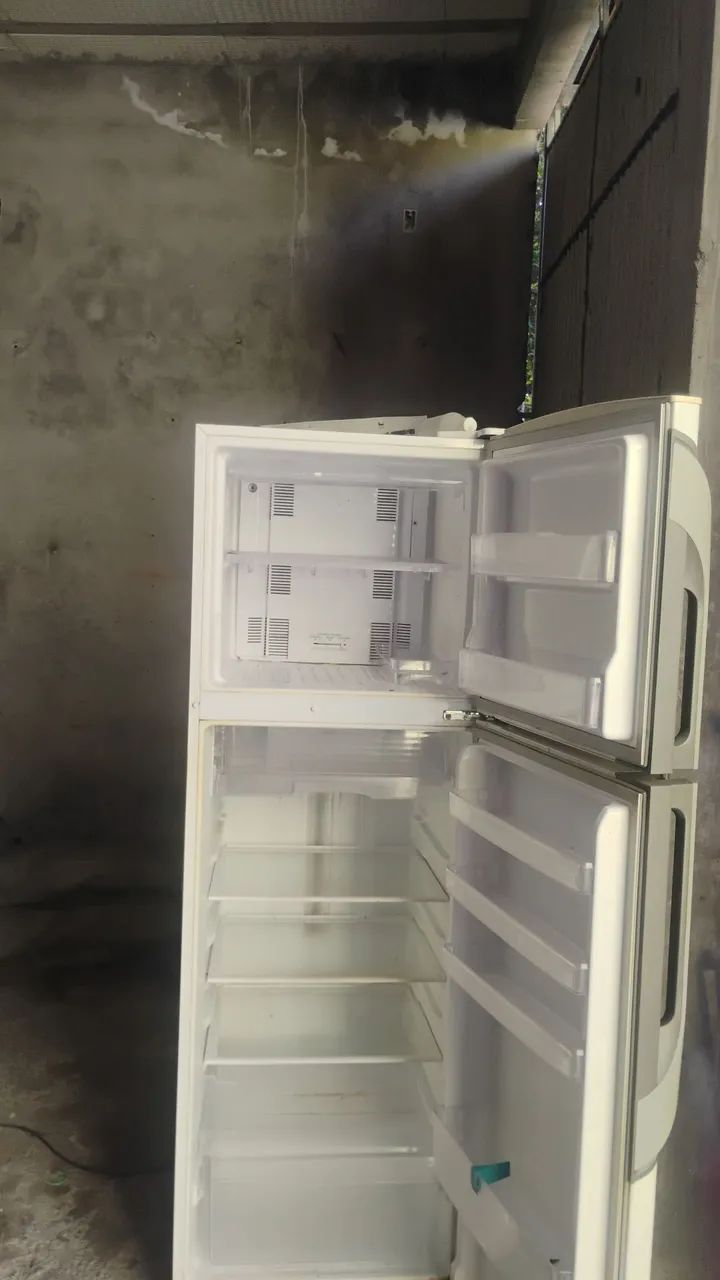 Vende-se essa duas geladeira funcionando perfeitamente ZAP *24 - Foto 2