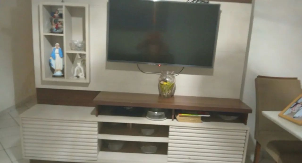 Estante em bom estado de uso